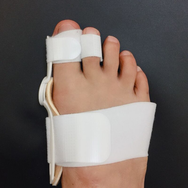 Toe bone straightener for realigning and correcting toe position, designed to relieve discomfort, reduce pressure, and improve foot alignment for better posture.