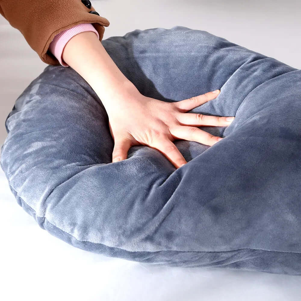 Huge and bendy pillow for pregnant women, 130x70cm, designed to provide full-body support, relieve pressure, and ensure comfort during sleep and rest throughout pregnancy.