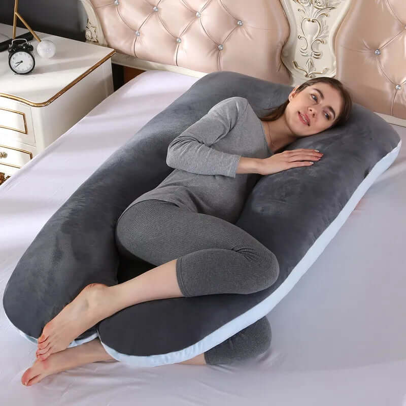 Huge and bendy pillow for pregnant women, 130x70cm, designed to provide full-body support, relieve pressure, and ensure comfort during sleep and rest throughout pregnancy.