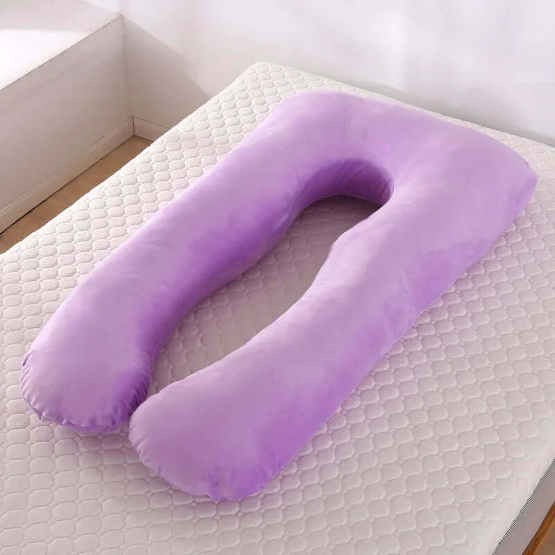 Huge and bendy pillow for pregnant women, 130x70cm, designed to provide full-body support, relieve pressure, and ensure comfort during sleep and rest throughout pregnancy.