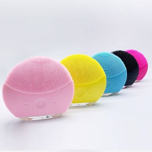 Cleansing and exfoliating facial brush for deep cleansing, designed to remove dirt, oil, and dead skin cells, leaving your skin smooth, refreshed, and glowing.