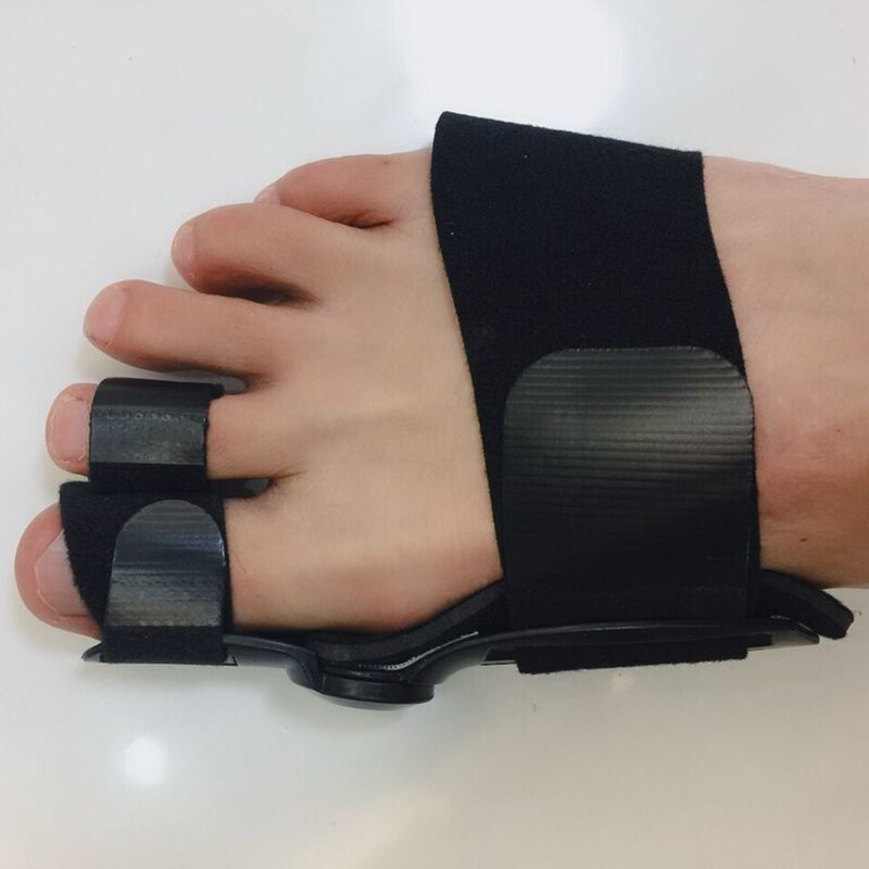 Toe bone straightener for realigning and correcting toe position, designed to relieve discomfort, reduce pressure, and improve foot alignment for better posture.