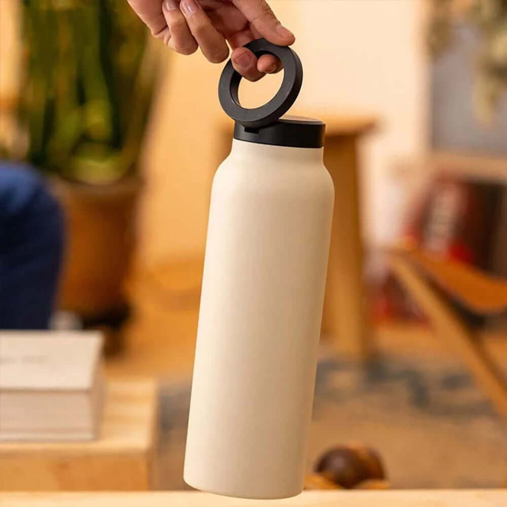 Water bottle with MagSafe phone holder, designed to keep your device securely attached while you stay hydrated, offering convenience and hands-free use during activities.